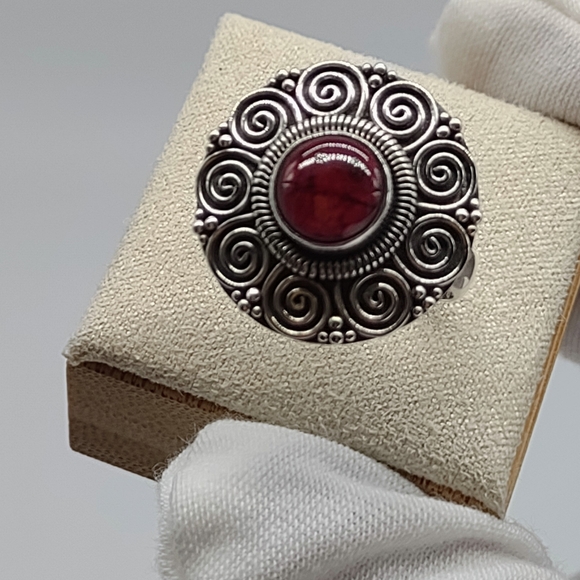 Vintage Sterling Silver Red Garnet Cocktail Ring - Picture 6 of 11